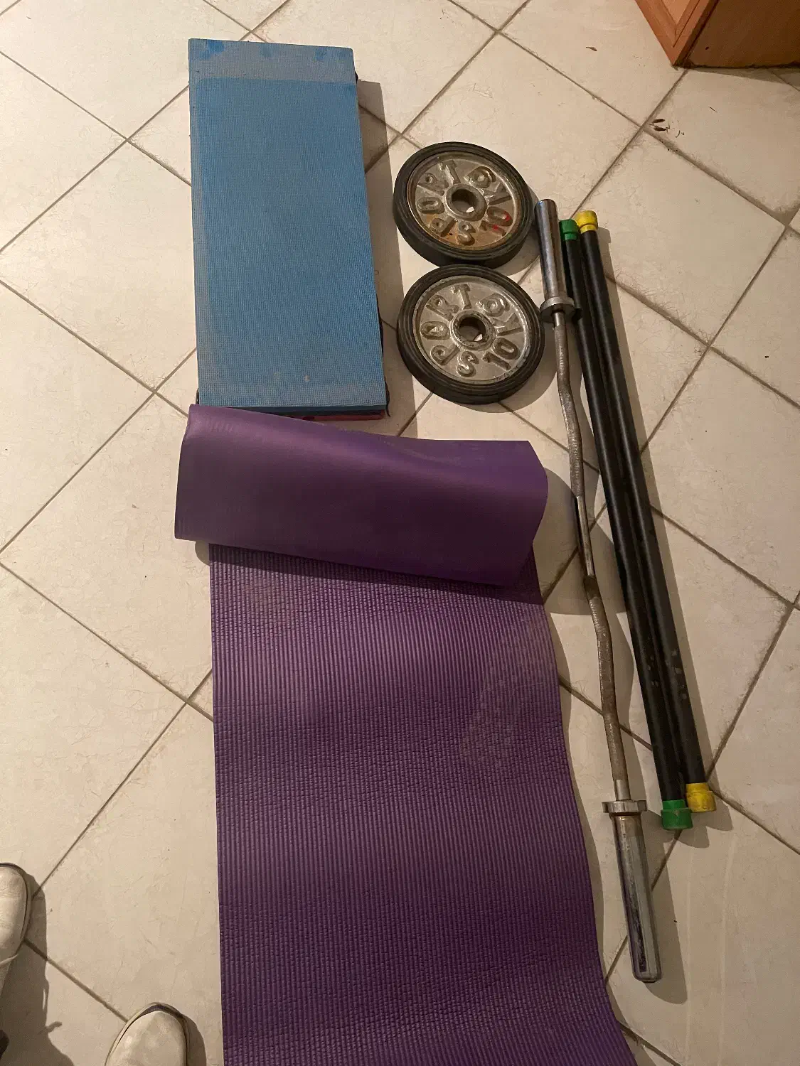 فیله کمر خانگی وتعداد ۳ هالتر و دو وزنه و ۱استپ|تجهیزات ورزشی|اصفهان, عباسآباد|دیوار