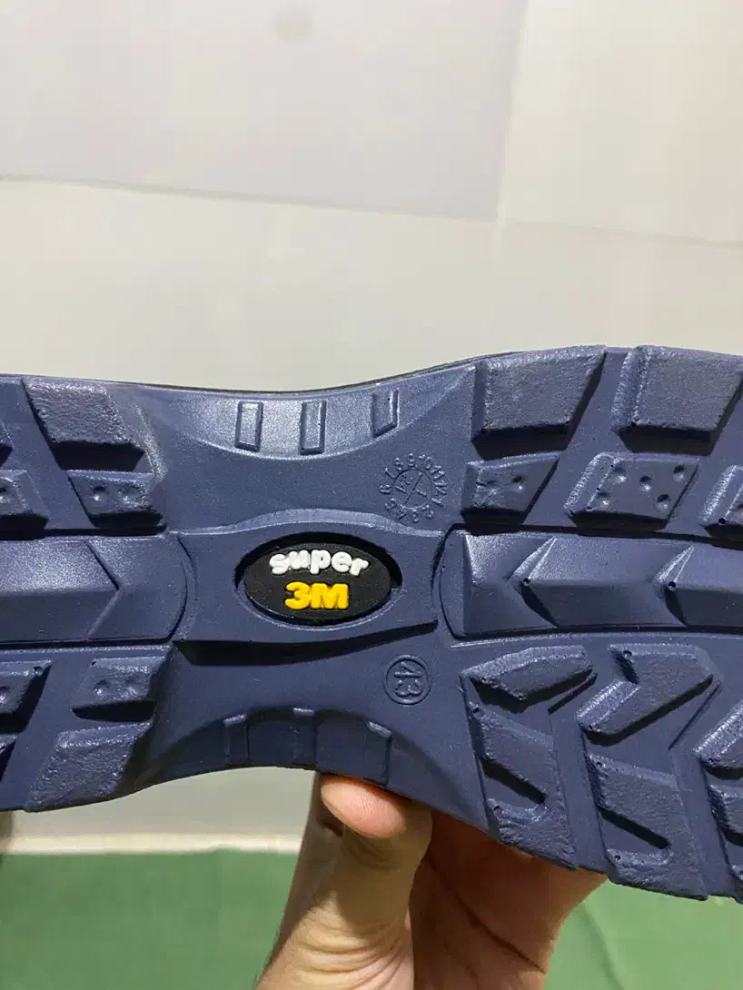 کفش ایمنی یحیی ۴۳|کیف، کفش، کمربند|کرج, مصباح|دیوار