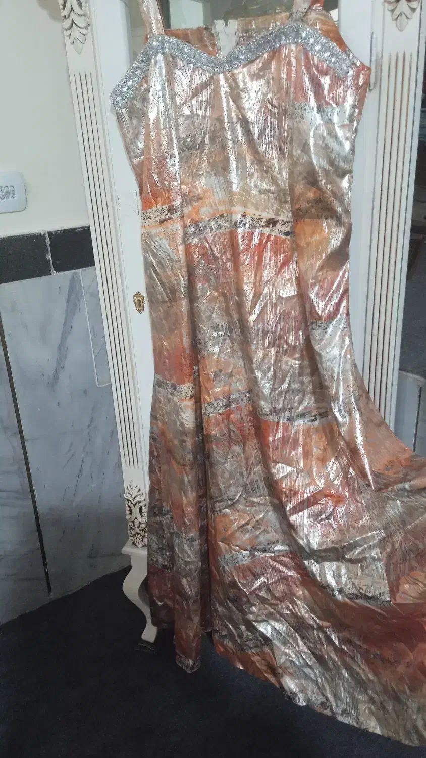 تعدادی لباس مجلسی|لباس|نهاوند, |دیوار