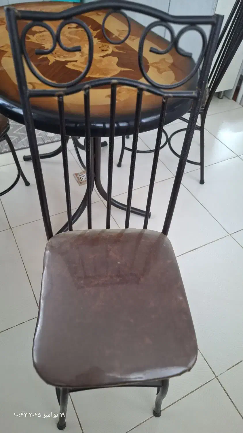 میز ناهار خوری ۴ نفره به همراه ۳عدد صندلی|میز و صندلی غذاخوری|کرمانشاه, |دیوار