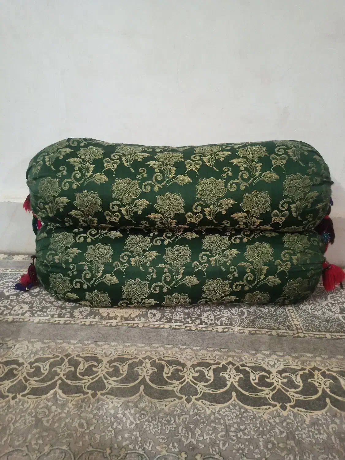 شش عدد بالش|رختخواب، بالش، پتو|نهبندان, |دیوار