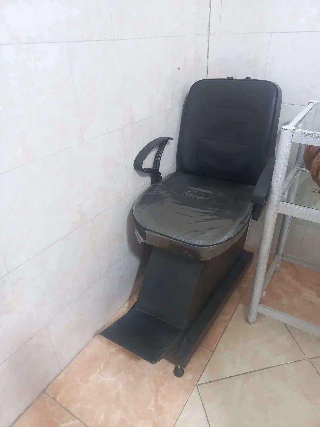 صندلی ارایشگاه. ارایشگری|آرایشگاه و سالنهای زیبایی|شریفآباد, |دیوار