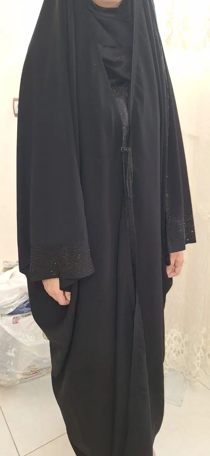 چادر مشکی|لباس|مشهد, تربیت (صدف)|دیوار