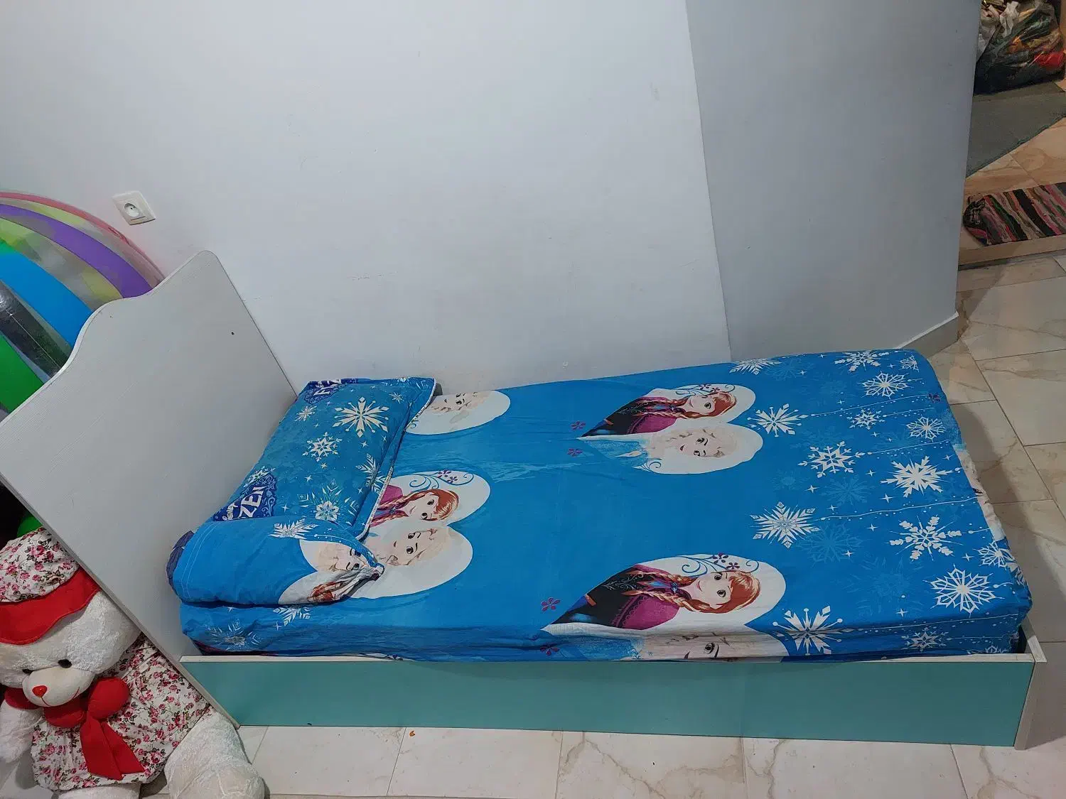 فروش فوری تخت دو منظوره و کمد و دلاور کودک|تخت و سرویس خواب|ساری, |دیوار