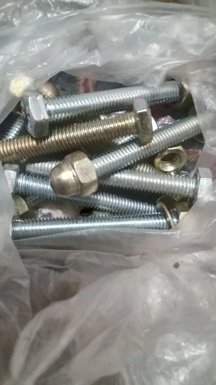 تعدادی پیچ مختلف ودستگیره توافقی|ابزارآلات|اردبیل, |دیوار