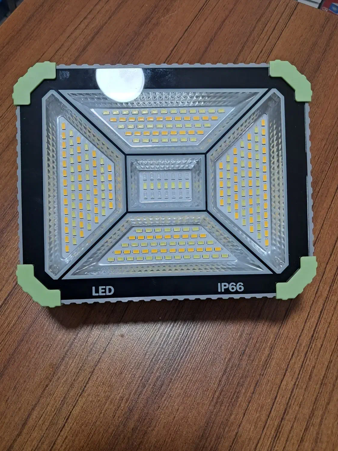 انواع برق خورشیدی وپرژکتورخورشیدی|لامپ و چراغ|شیراز, مسلم|دیوار