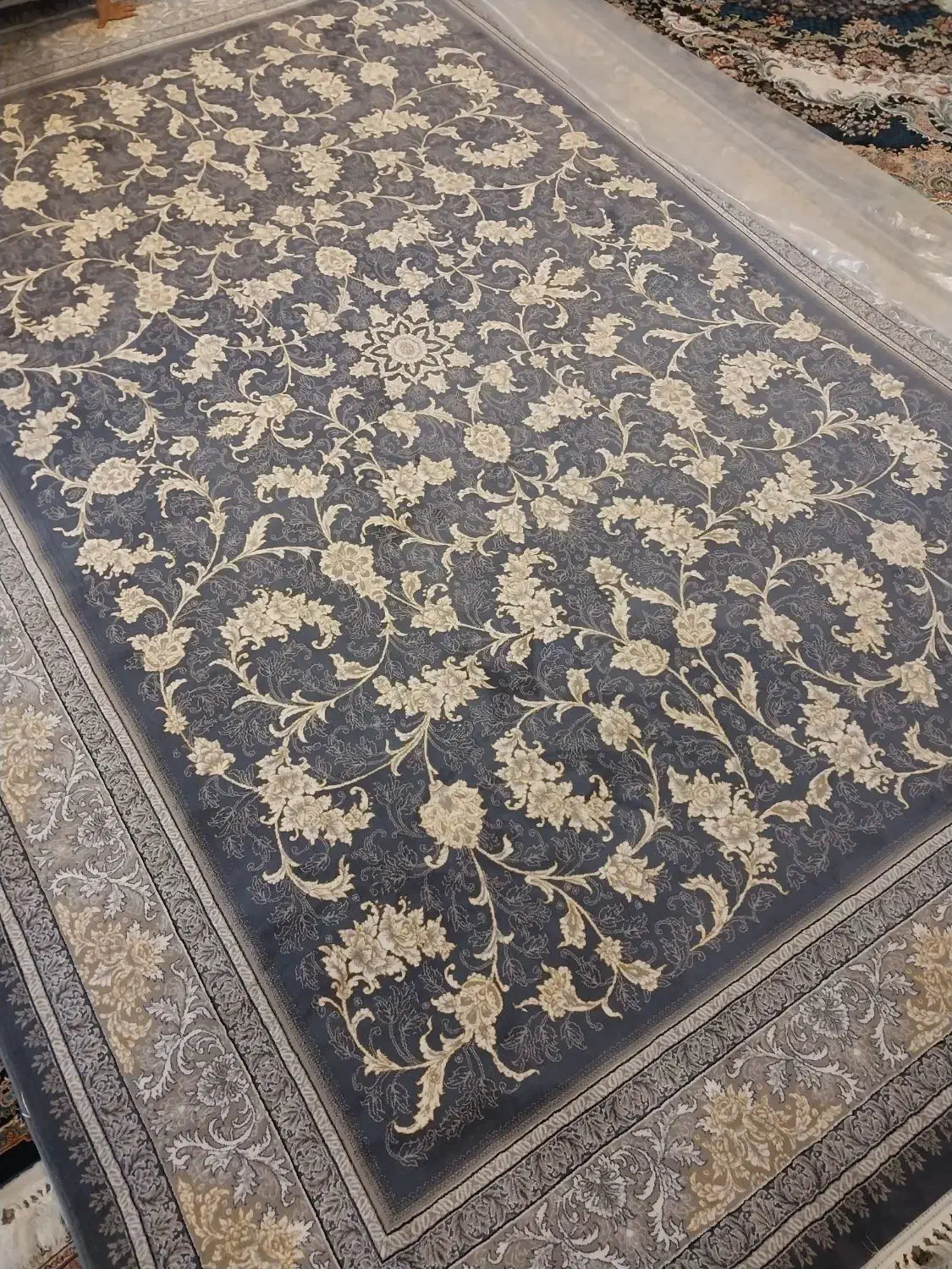 ۲تخته فرش ۹متری ۷۰۰شانه ۲۵۵۰ تراکم آک درجه۱|فرش|خرم‌آباد, |دیوار