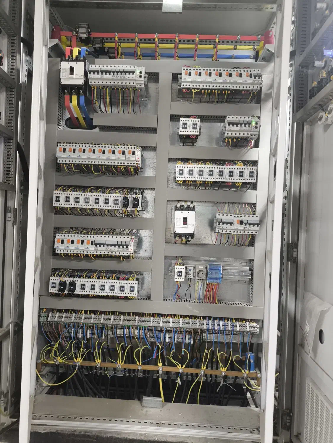 خدمات برق صنعتیpersian Gulf|خدمات پیشه و مهارت|اصفهان, قهاب جنوبی|دیوار