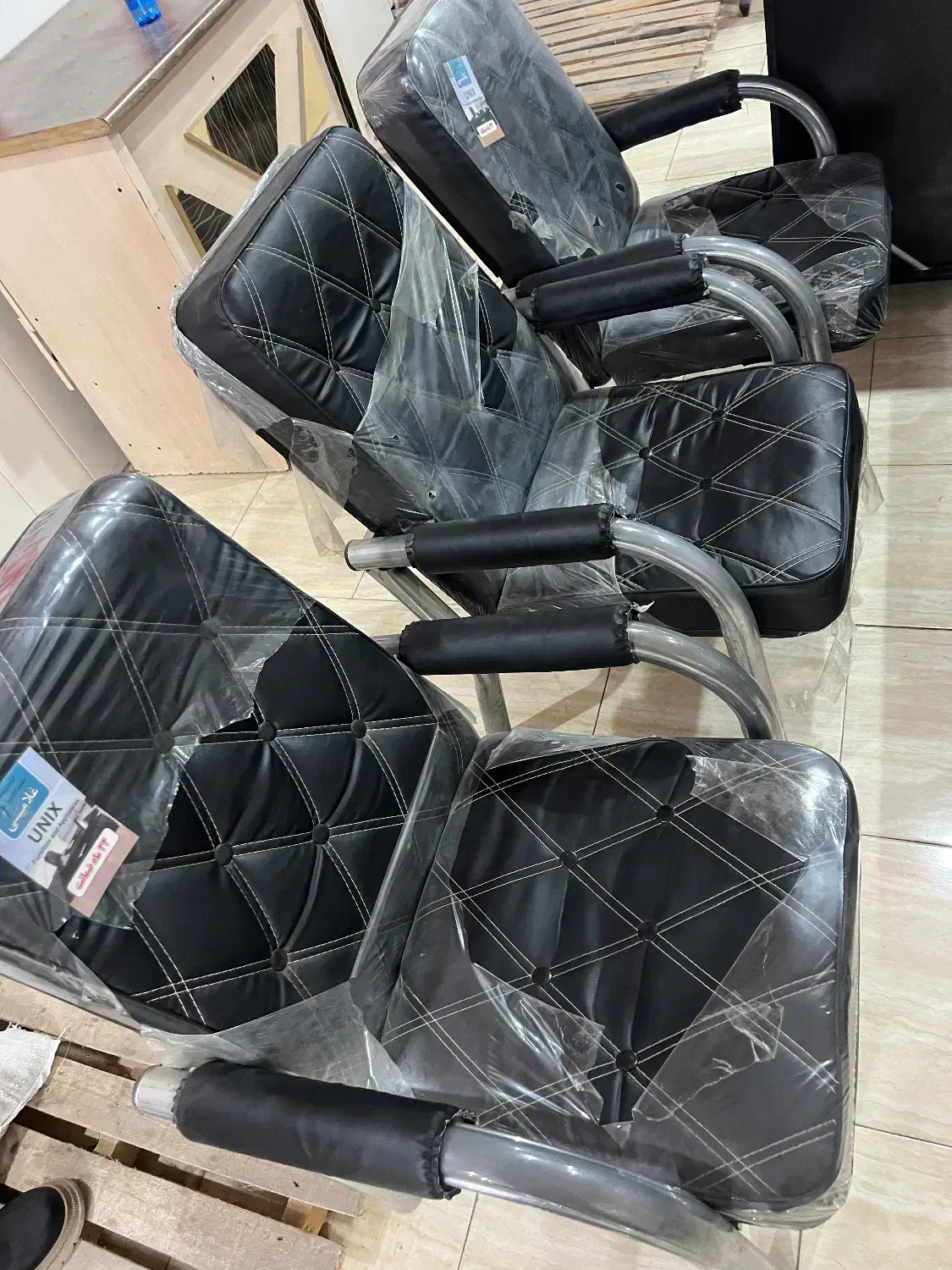 شش عدد صندلی اداری انتظار با یدونه میز|مبلمان اداری|کرمان, |دیوار