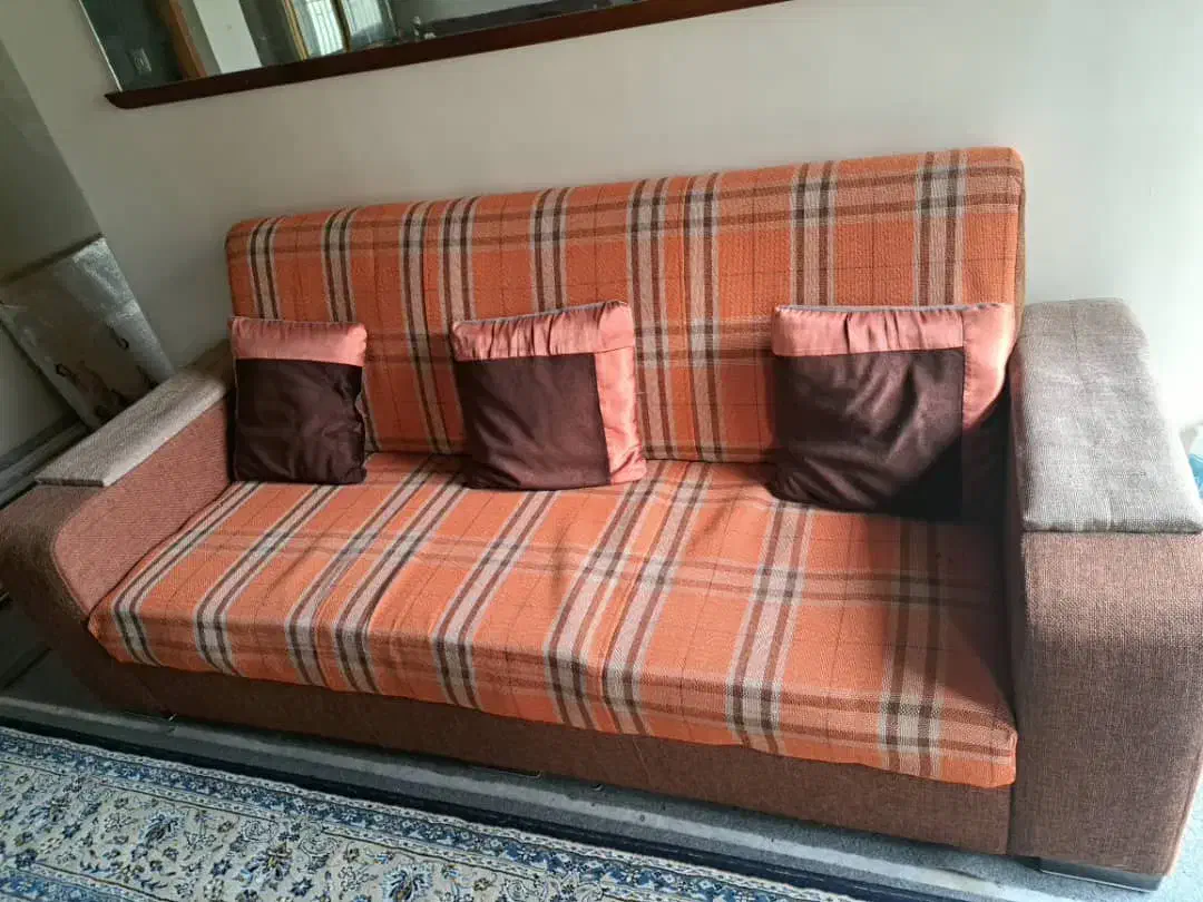 مبل ۷ نفره بسیار سالم و تمیز همراه میز|مبلمان خانگی و میز عسلی|رودسر, |دیوار