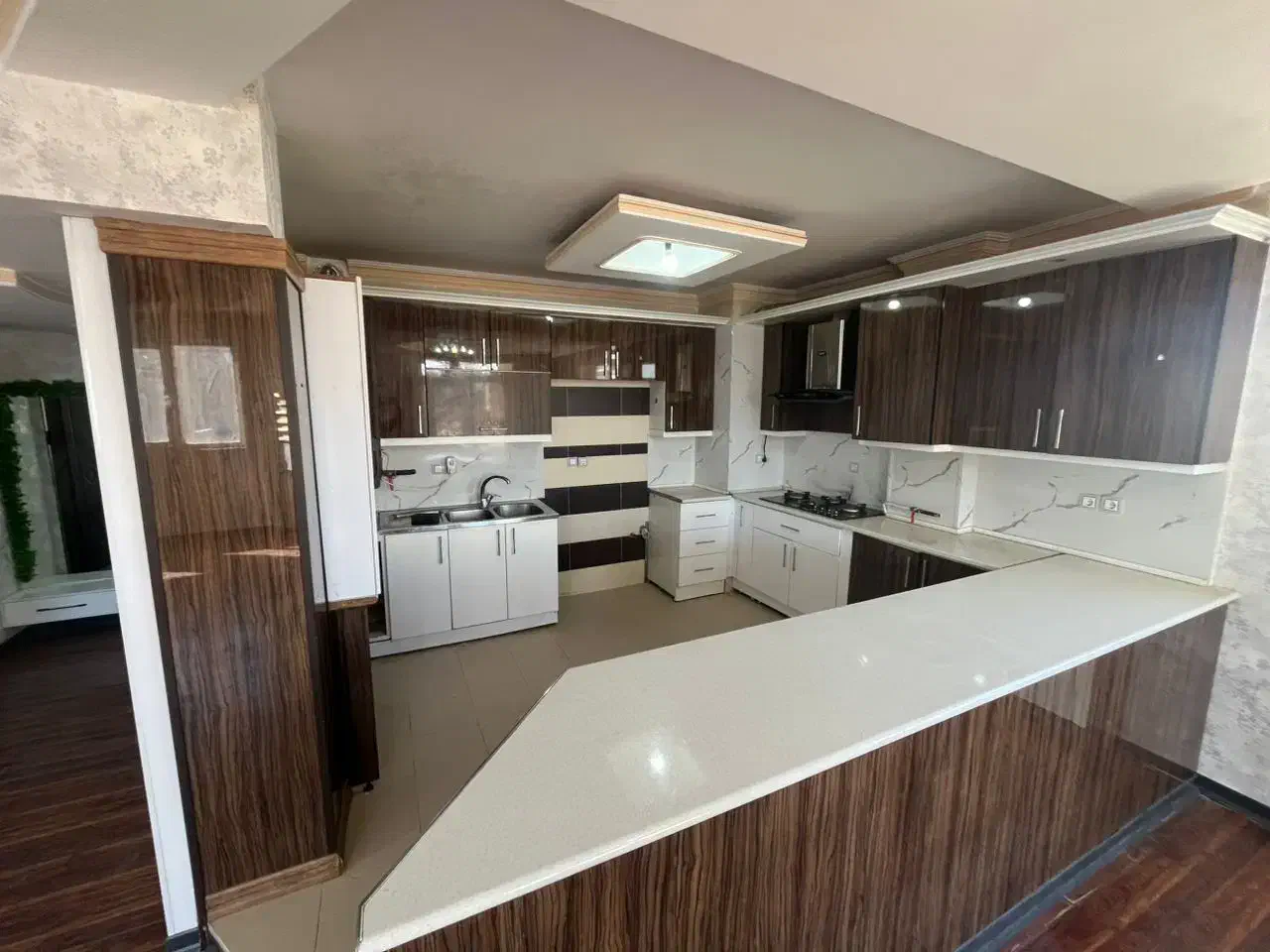 ۱۷۰ متر ۳خواب لب خیابان زهره کرمانی|اجارهٔ آپارتمان|کرمان, |دیوار