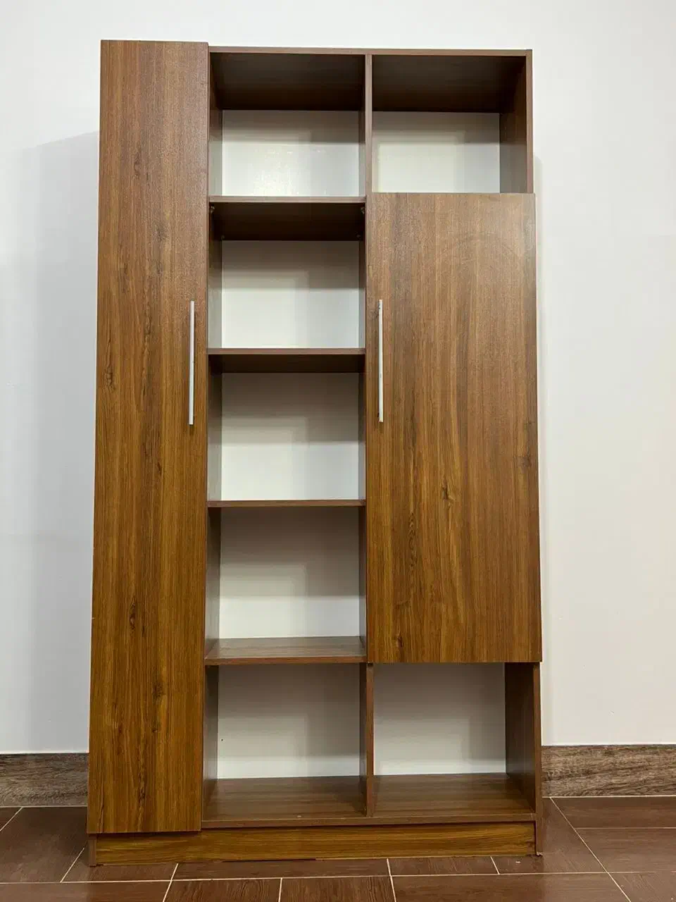 کتابخانه امدیاف در حدنو|کتابخانه، شلف، قفسههای دیواری|آباده, |دیوار