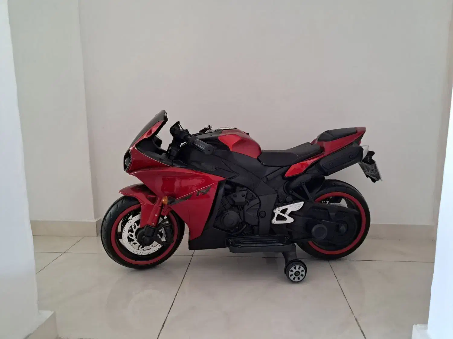 موتورشارژی قرمز بدون هیچ ایرادی|اسباببازی بچه|سنندج, |دیوار