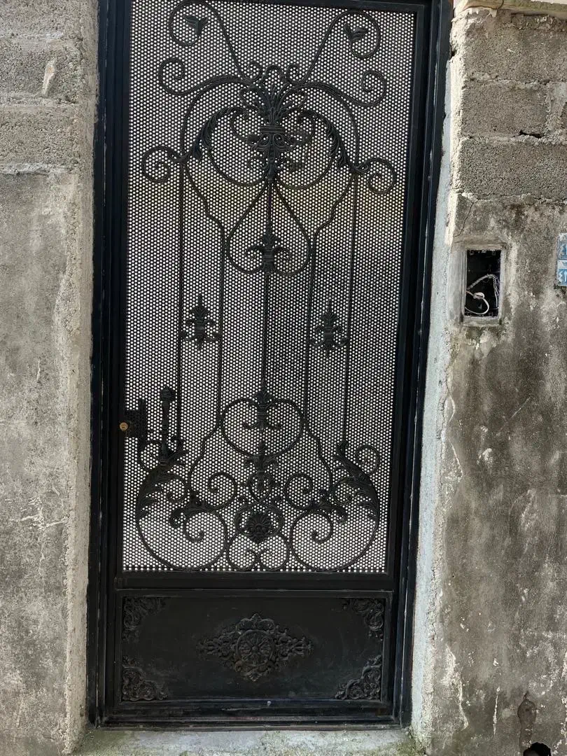 یک عدد درب آهنی نفر رو|مصالح و تجهیزات ساختمان|آستارا, |دیوار