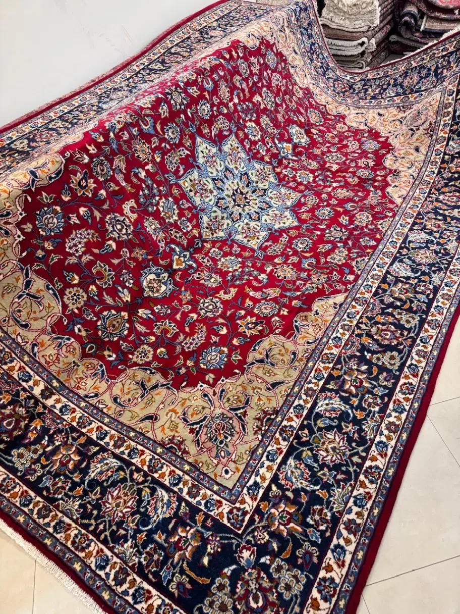 فرش دستباف ۱۲ متری اصفهان نقشه ریزگل جنس عالی|فرش|تهران, یوسفآباد|دیوار