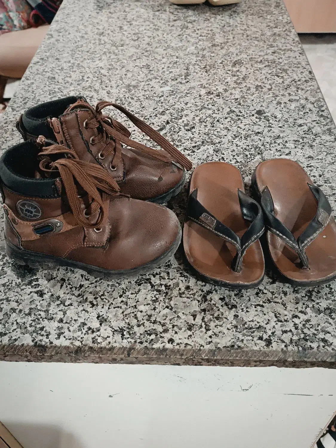 کفش|کفش و لباس بچه|مسجد سلیمان, |دیوار