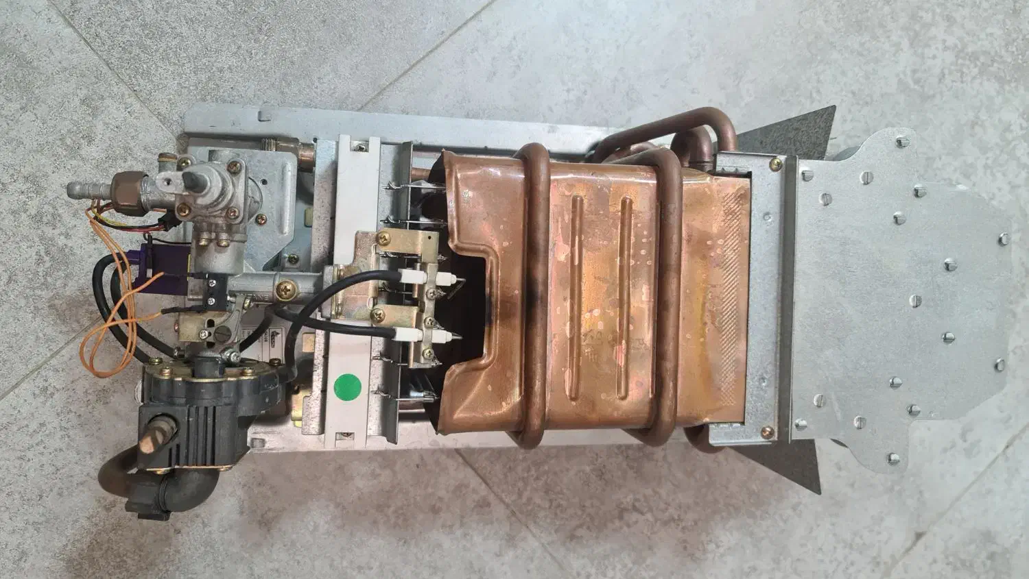 آبگرمکن دیواری بوتان|آبگرمکن، پکیج، شوفاژ|کلاردشت, |دیوار