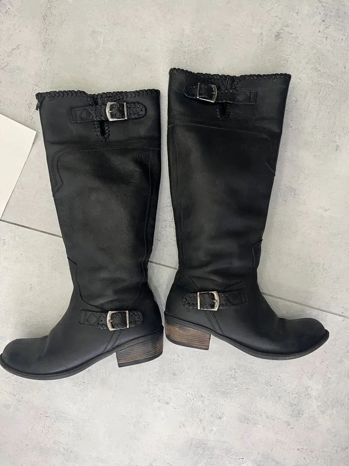 بوت سایز۳۹ چرم از فروشگاه ترافیک خریداری شده|کیف، کفش، کمربند|رشت, دیلمان|دیوار