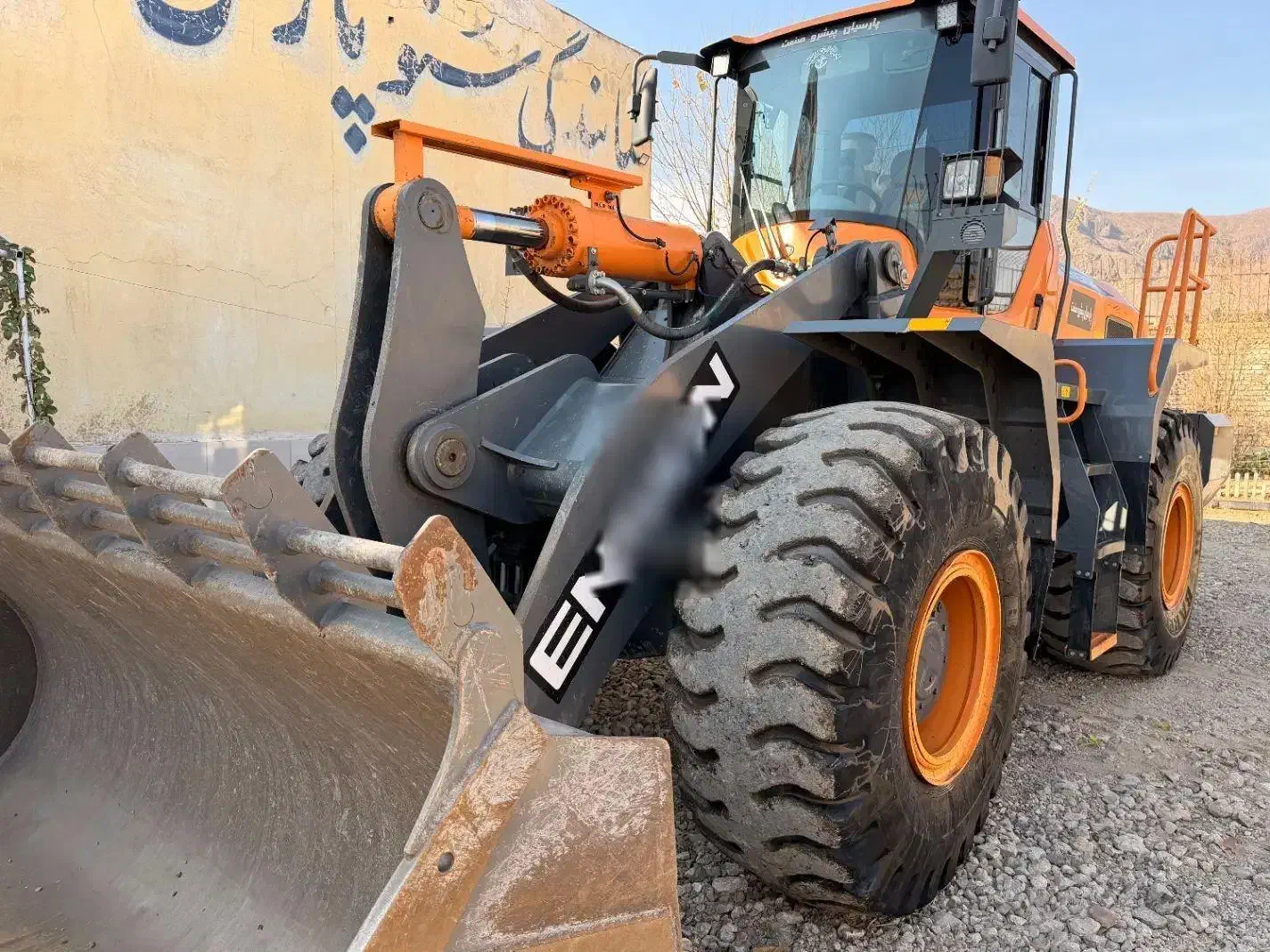 لودر اینساین|خودرو سنگین|تربت‌حیدریه, پائین ولایت|دیوار