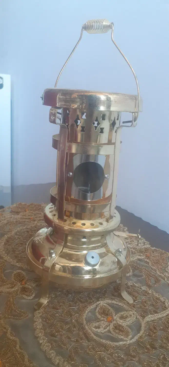 والور علاء الدین و چراغ نفتی برنجی|صنایع دستی و سایر لوازم تزئینی|مراغه, |دیوار