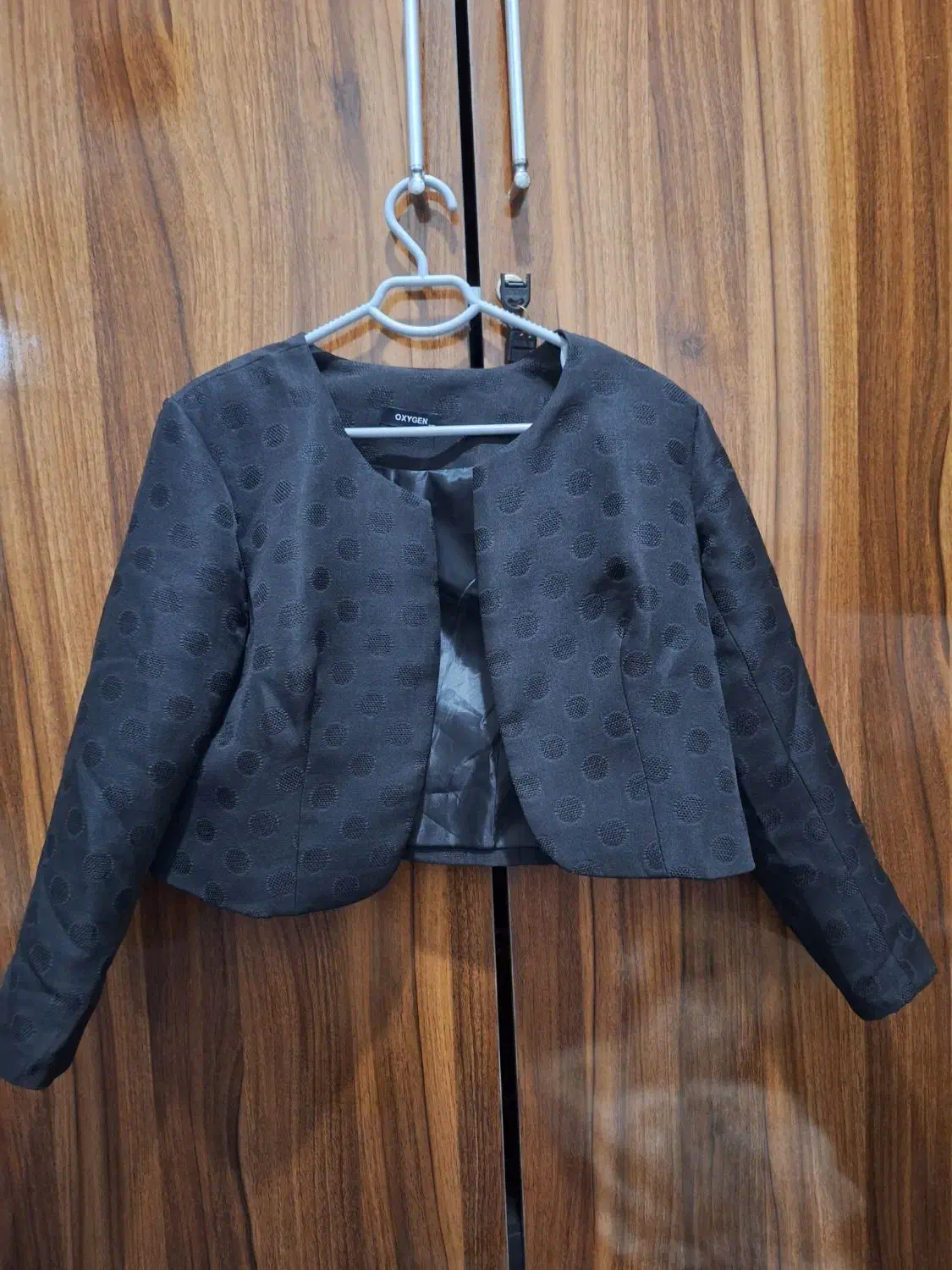 مقداری لباس|لباس|اسلام‌شهر, شهرک سعیدیه|دیوار