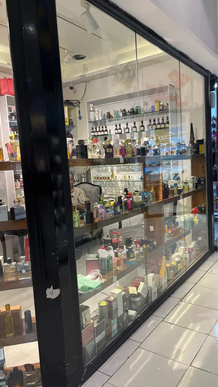 دکور مغازه عطر و ادکلن|فروشگاه و مغازه|مشهد, جانباز|دیوار