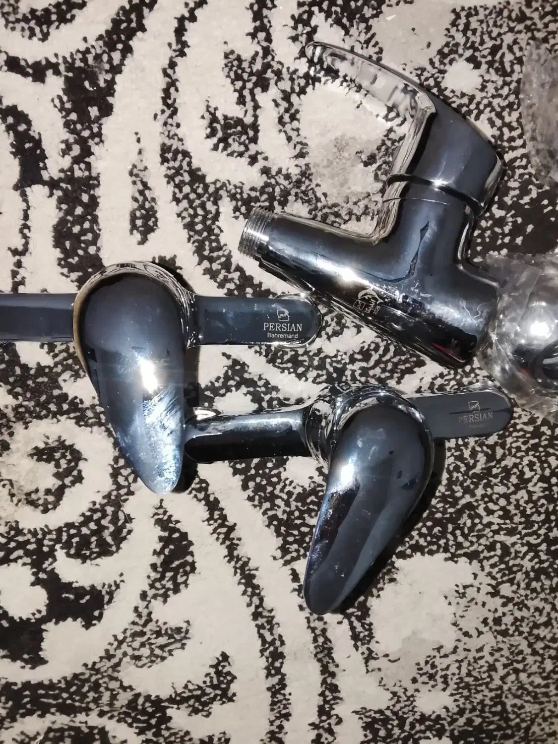 2عددشیر فلکه برادستشویس ۱عددبراحمام|لوازم سرویس بهداشتی|تهران, خاک سفید|دیوار