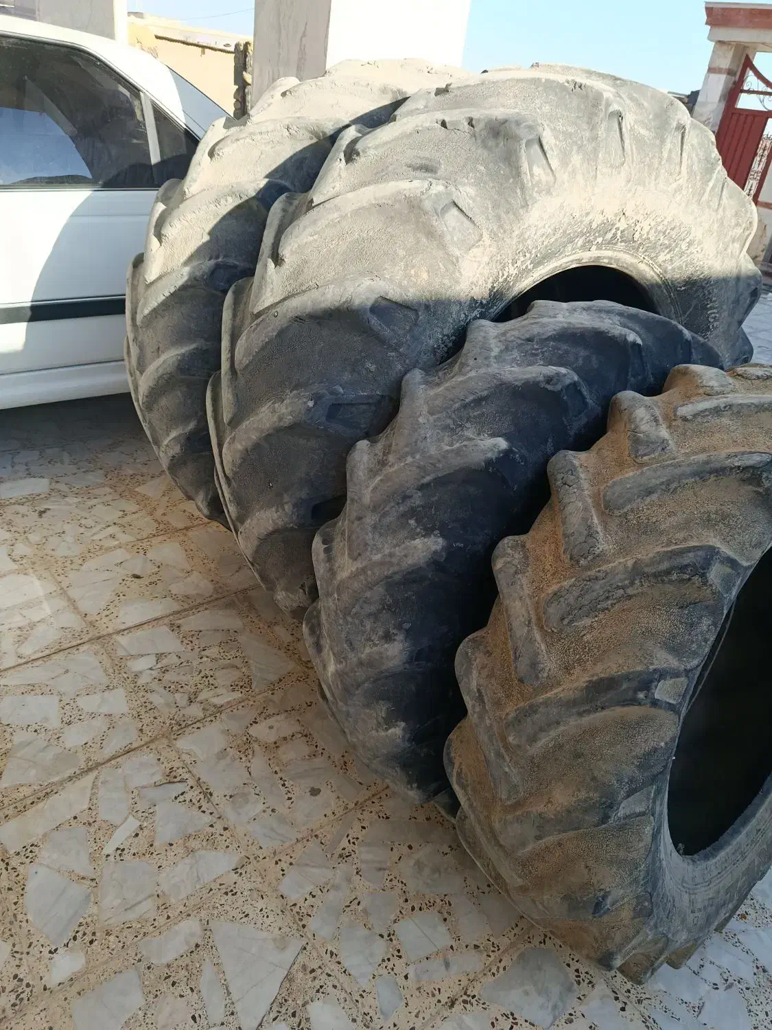 لاستیک تراکتور چهار سیلندر و شش سیلندر در شیراز|قطعات یدکی و لوازم جانبی|زاهدان, |دیوار