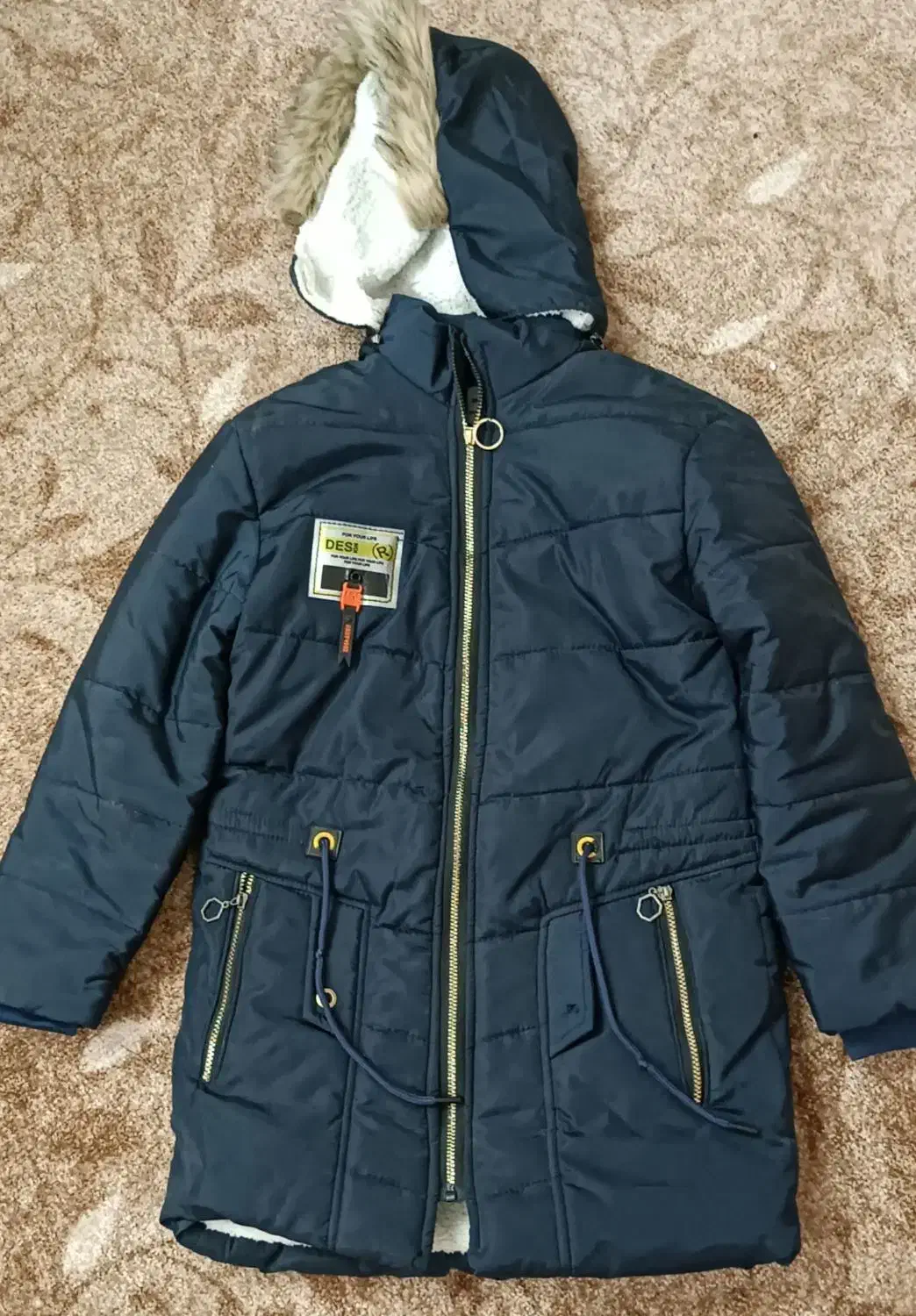 کاپشن|لباس|بند زرک, |دیوار