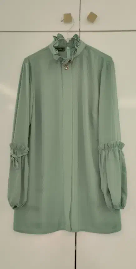 شومیز|لباس|ری, جوانمرد قصاب|دیوار