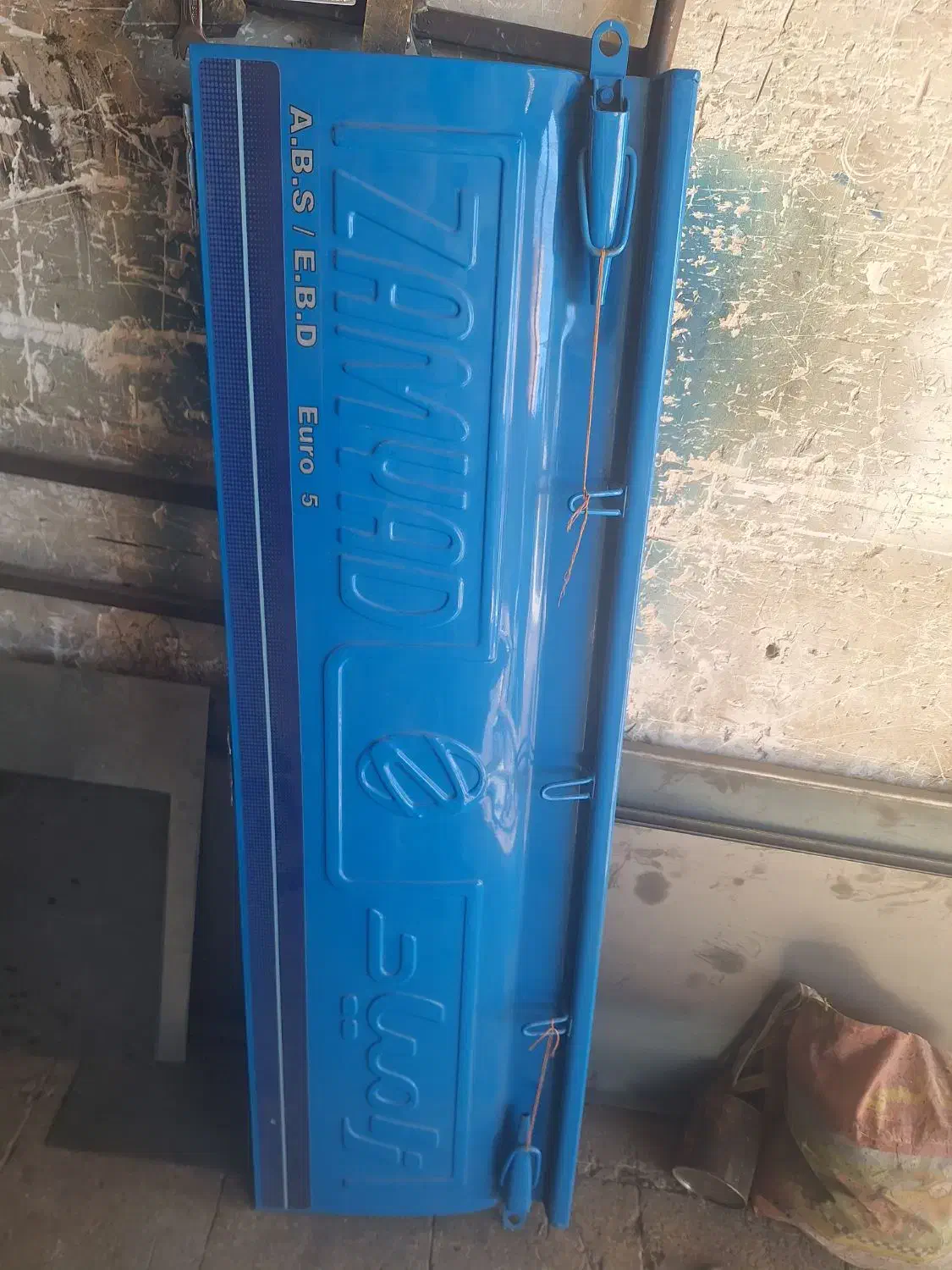 در عقب لگنی نیسان|قطعات یدکی و لوازم جانبی|گرمدره, |دیوار