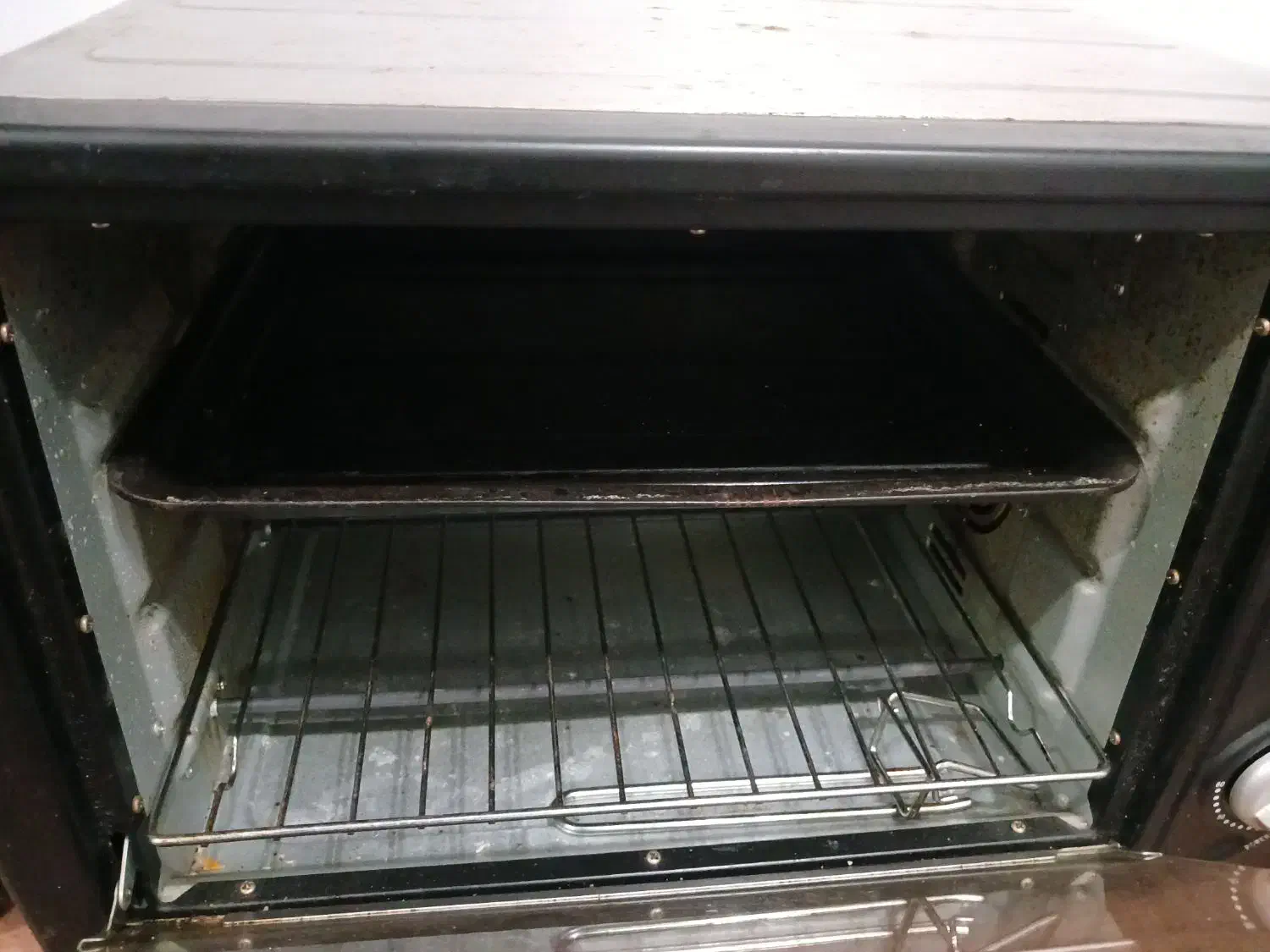 یک عدد توستر|اجاق گاز و لوازم برقی پخت‌وپز|رشت, دخانیات|دیوار