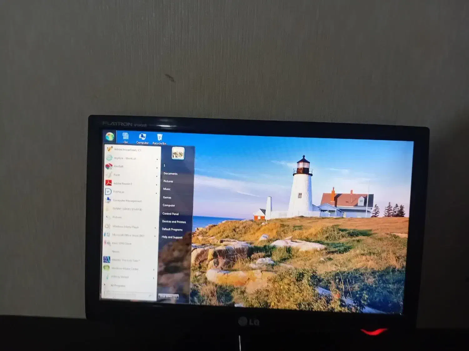 کامپیوتر و میز کامپیوتر|رایانه رومیزی|گرگان, |دیوار