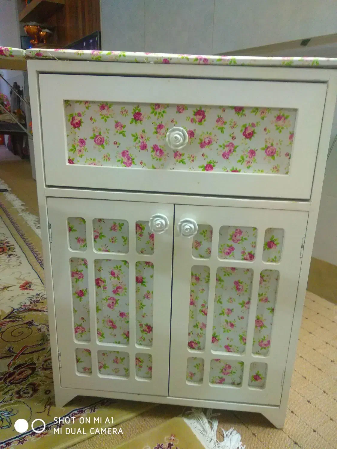 فروش لوازم ( کمد میز اتو و چرخ گوشت سوناشی)|حراج|بیرجند, |دیوار