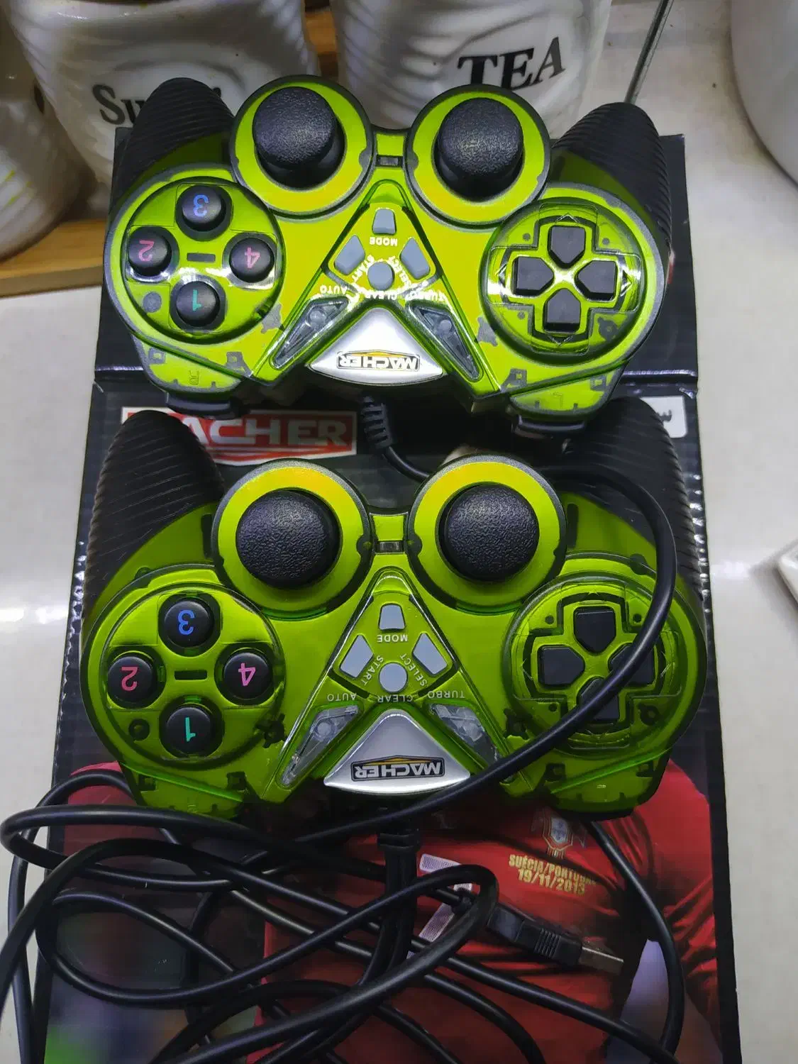 دسته بازی شوک دار به همراه pes2025|کنسول، بازی ویدئویی و آنلاین|شیراز, منطقه هوایی شهید دوران|دیوار