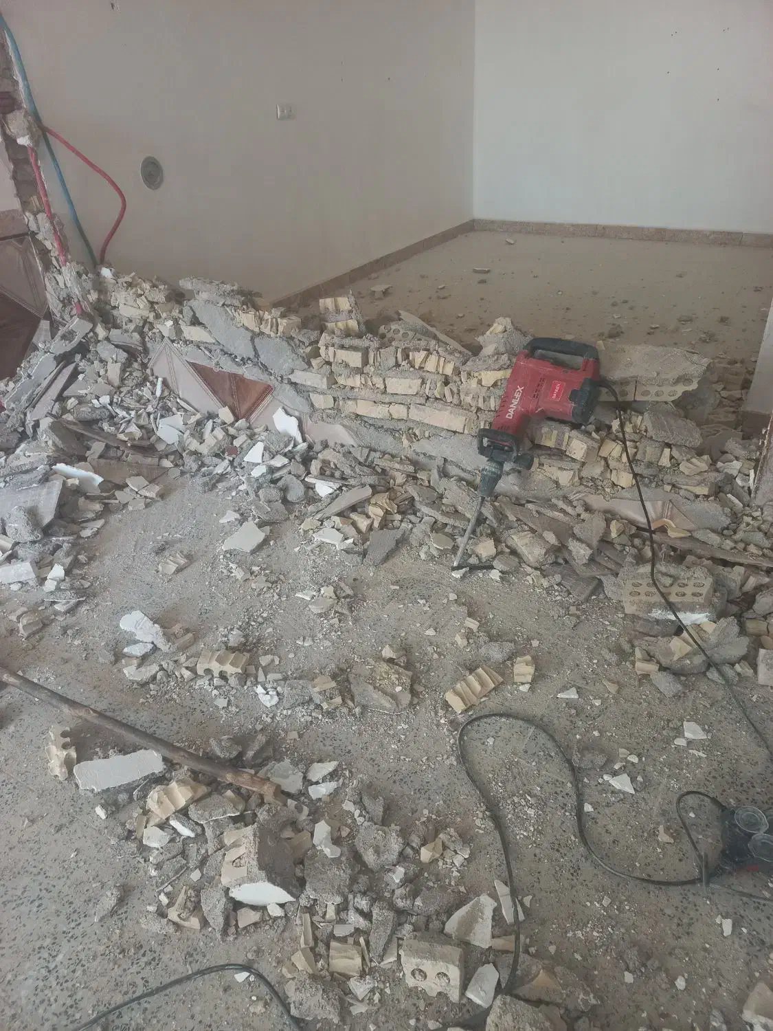 تخریب کاری|خدمات پیشه و مهارت|دزفول, |دیوار