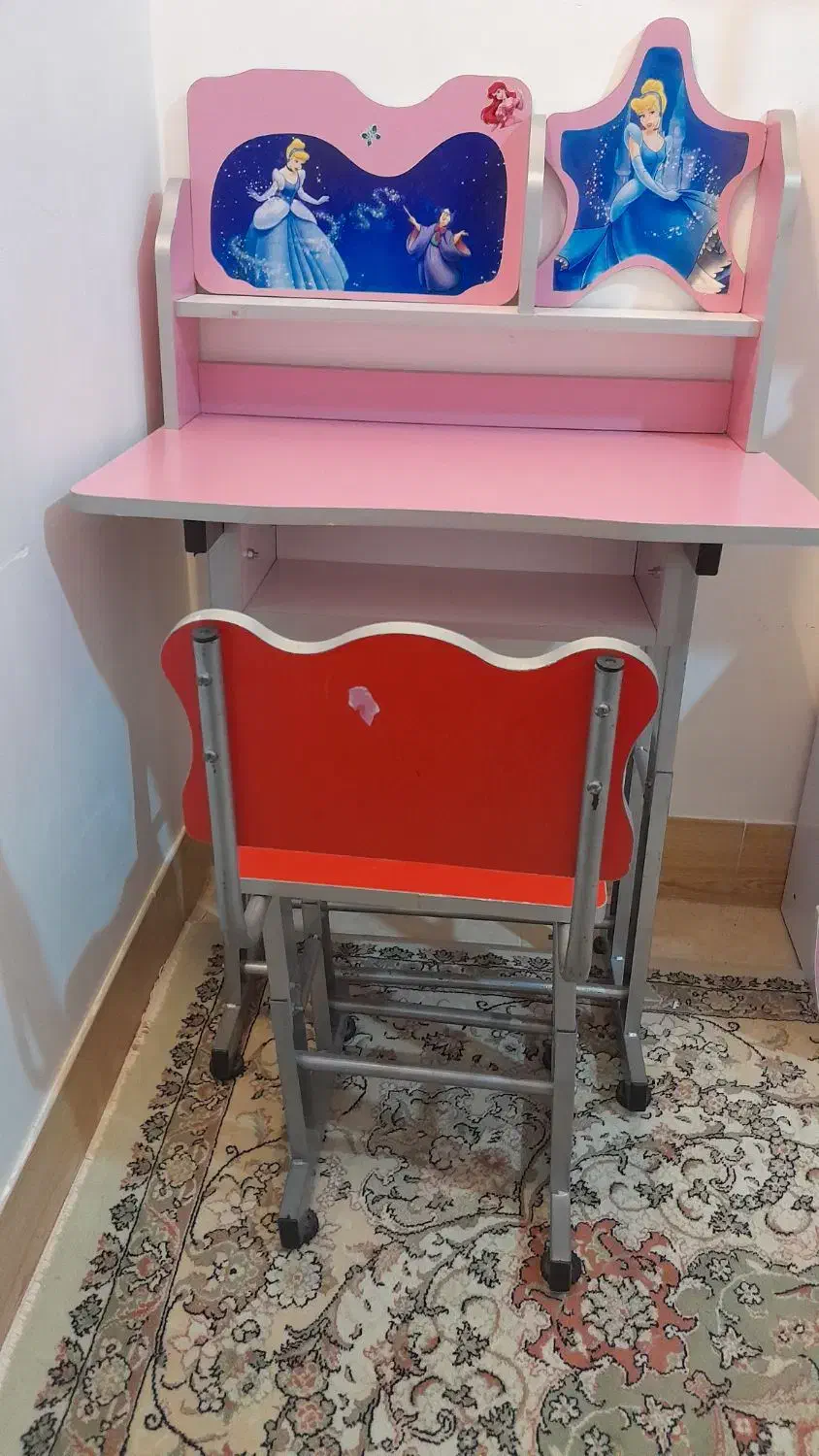 میز تحریر  در حد نو|میز تحریر و کامپیوتر|بروجرد, |دیوار