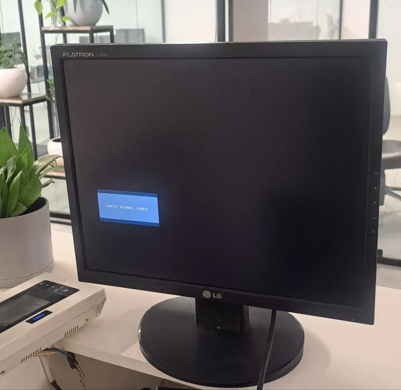 4 عدد مانیتور مربعی 17 اینچی|قطعات و لوازم جانبی رایانه|تهران, تهرانپارس غربی|دیوار