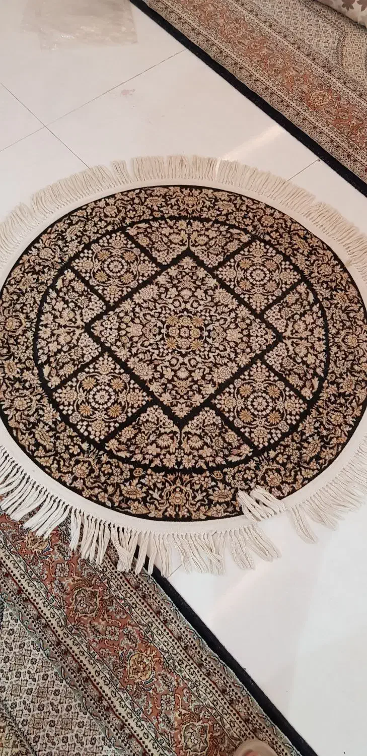 دو عدد فرش گرد کوچک وگلیم فرش چهارمتری وکوچکتر|فرش|همدان, |دیوار