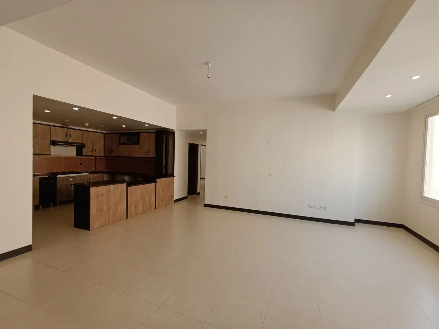 اجاره سه خواب 135 متری میدان دریاچه