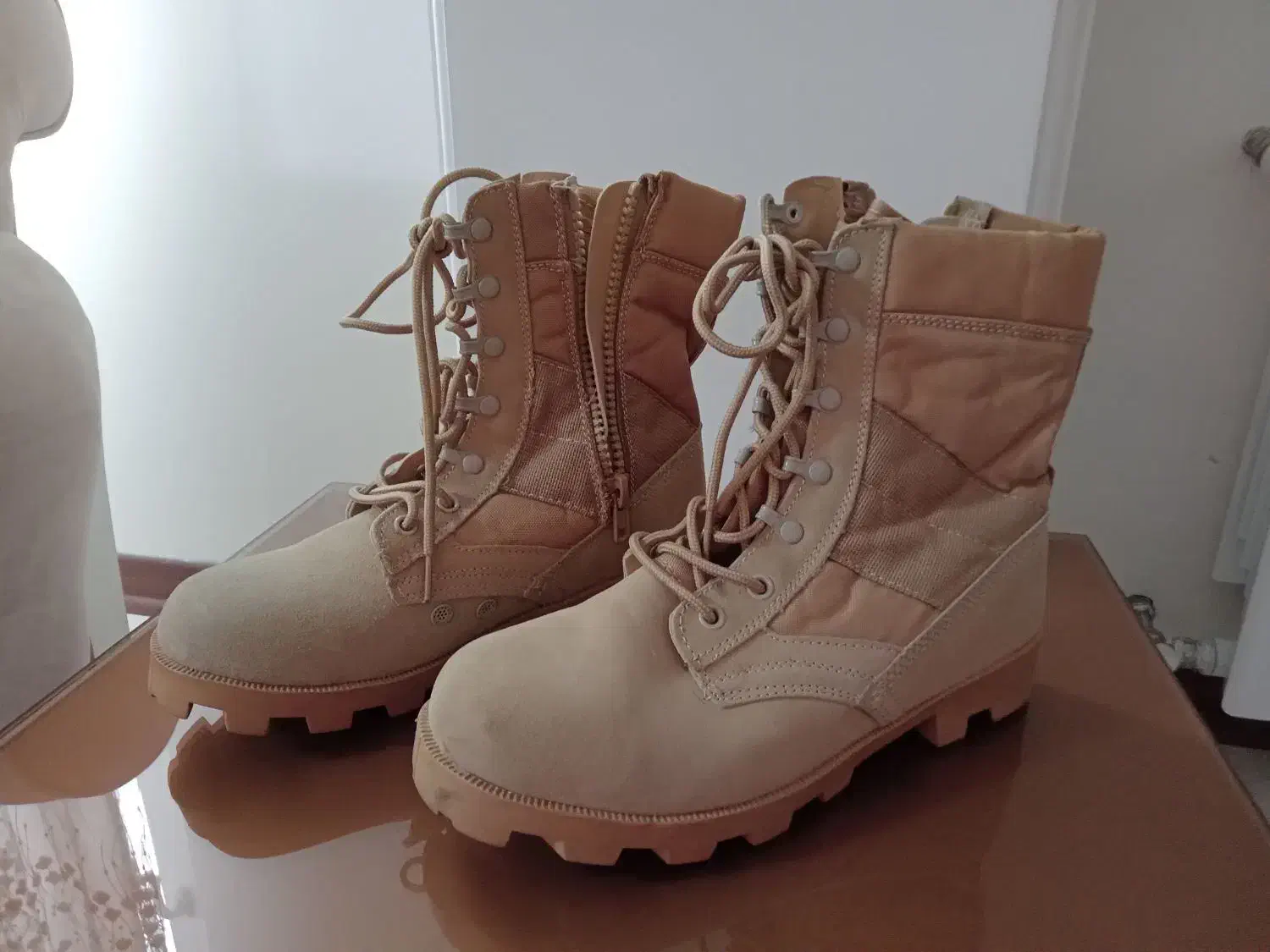 پوتین خارجی نو|کیف، کفش، کمربند|پردیس, فاز ۸|دیوار