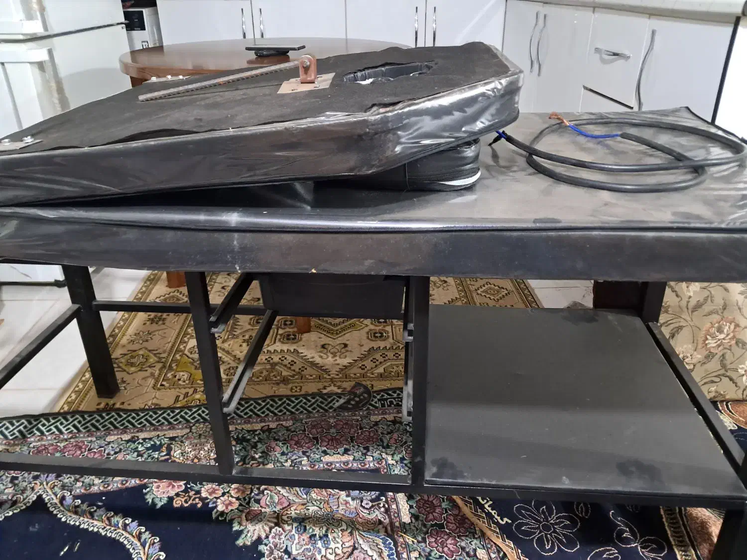 تخت مژه نو و همراه با سه صندلی میزناخن|آرایشگاه و سالنهای زیبایی|لاهیجان, طالقانی|دیوار