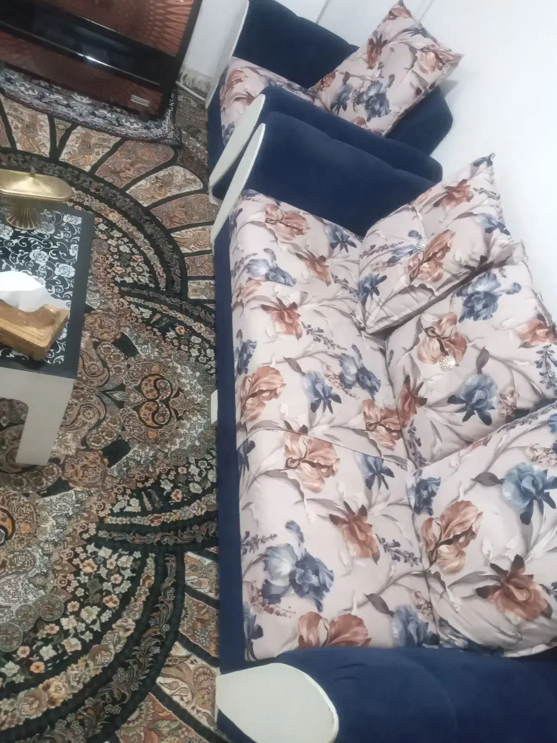 فرش و مبلمان(دوتا ۹متری)|فرش|خرم‌آباد, |دیوار