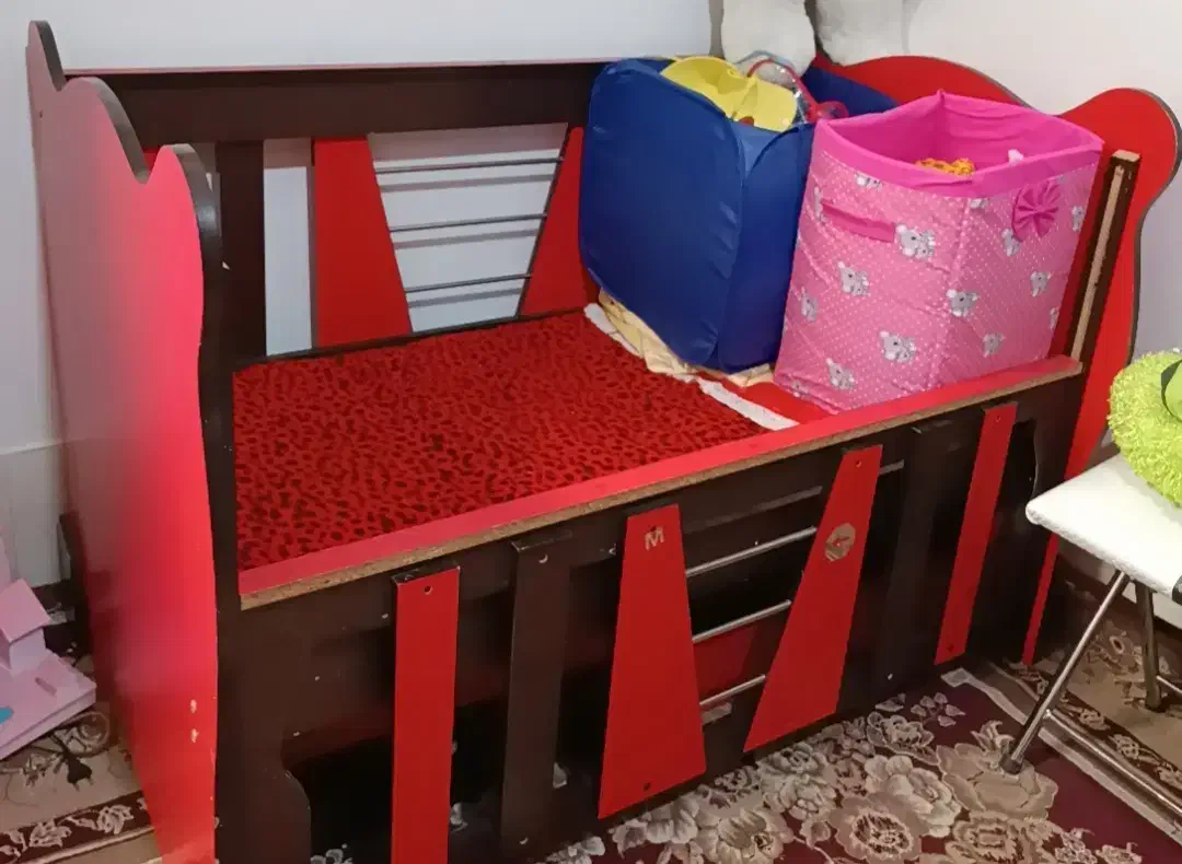 تختدنوزادی|تخت و صندلی بچه|شیراز, محراب|دیوار