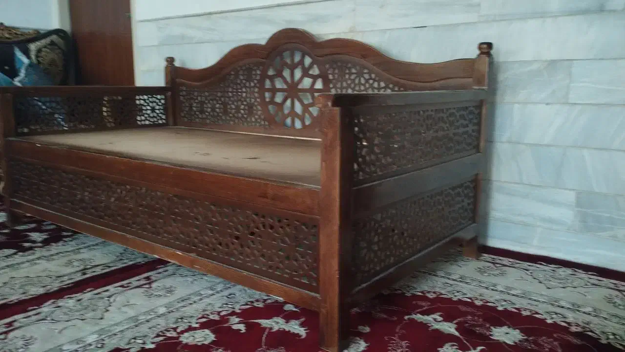 تخت سلطنتی|مبلمان خانگی و میز عسلی|اشکذر, |دیوار