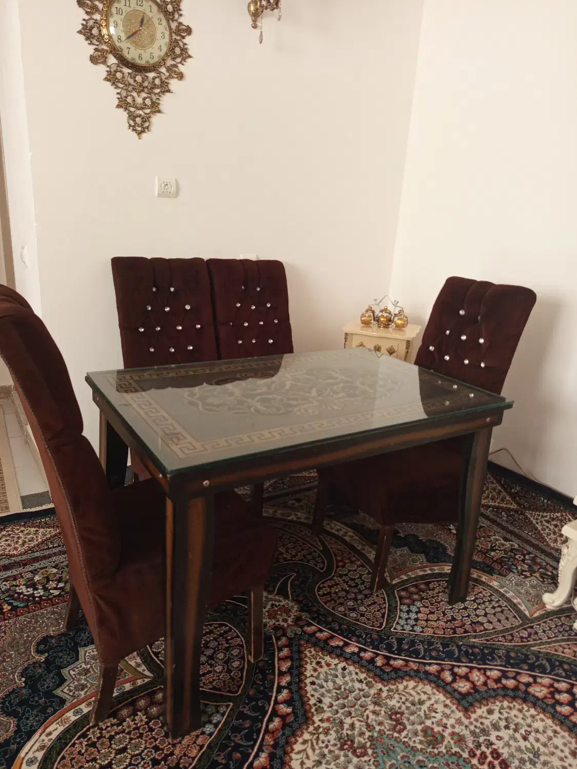 لوازم خانه|میز و صندلی غذاخوری|میانه, |دیوار