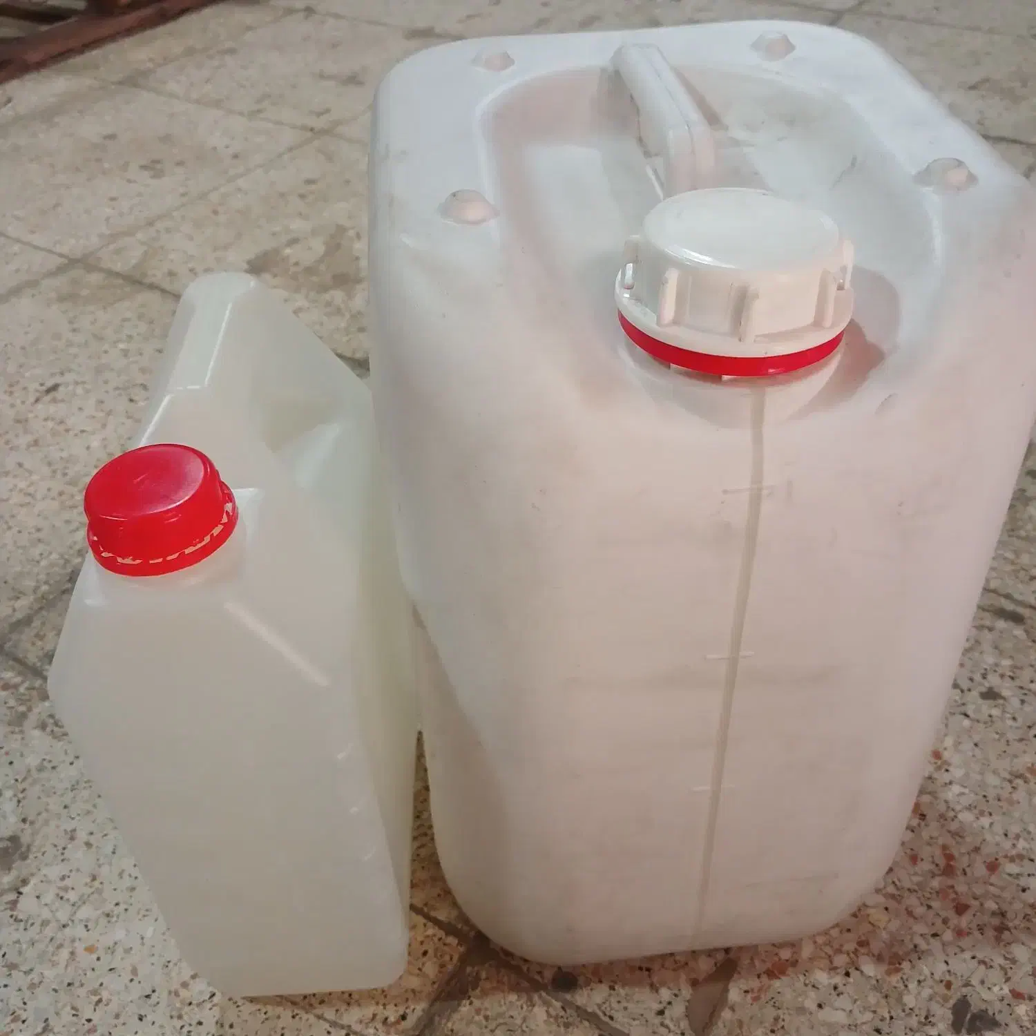 گالن ۵ و ۲۰ لیتری|ظروف نگهدارنده، پلاستیکی، یکبارمصرف|شهریار, کردزار|دیوار