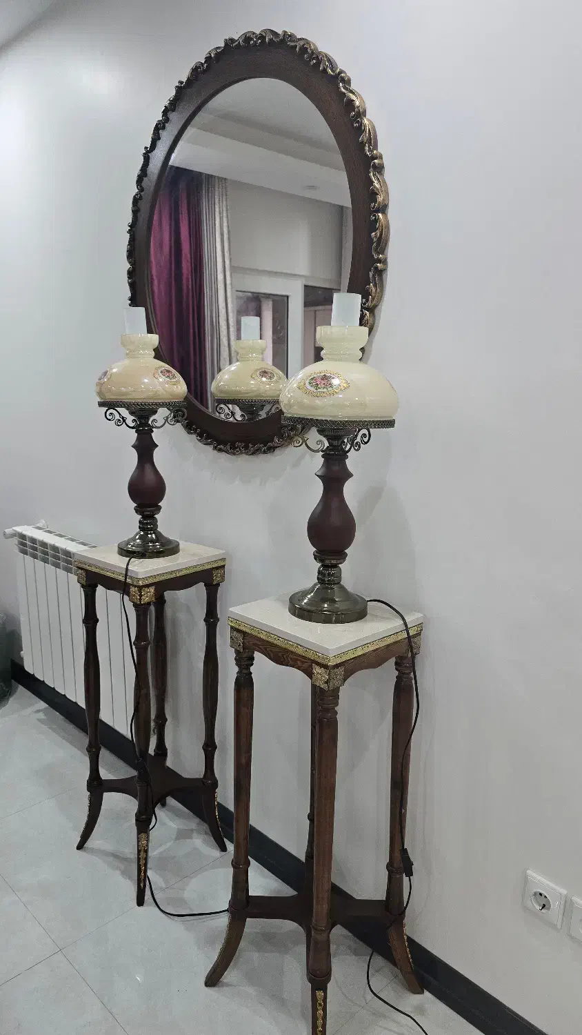 چراغ خواب انتیک و میز پایه بلند به همراه اینه|چراغ خواب و آباژور|اهواز, کیان اباد|دیوار