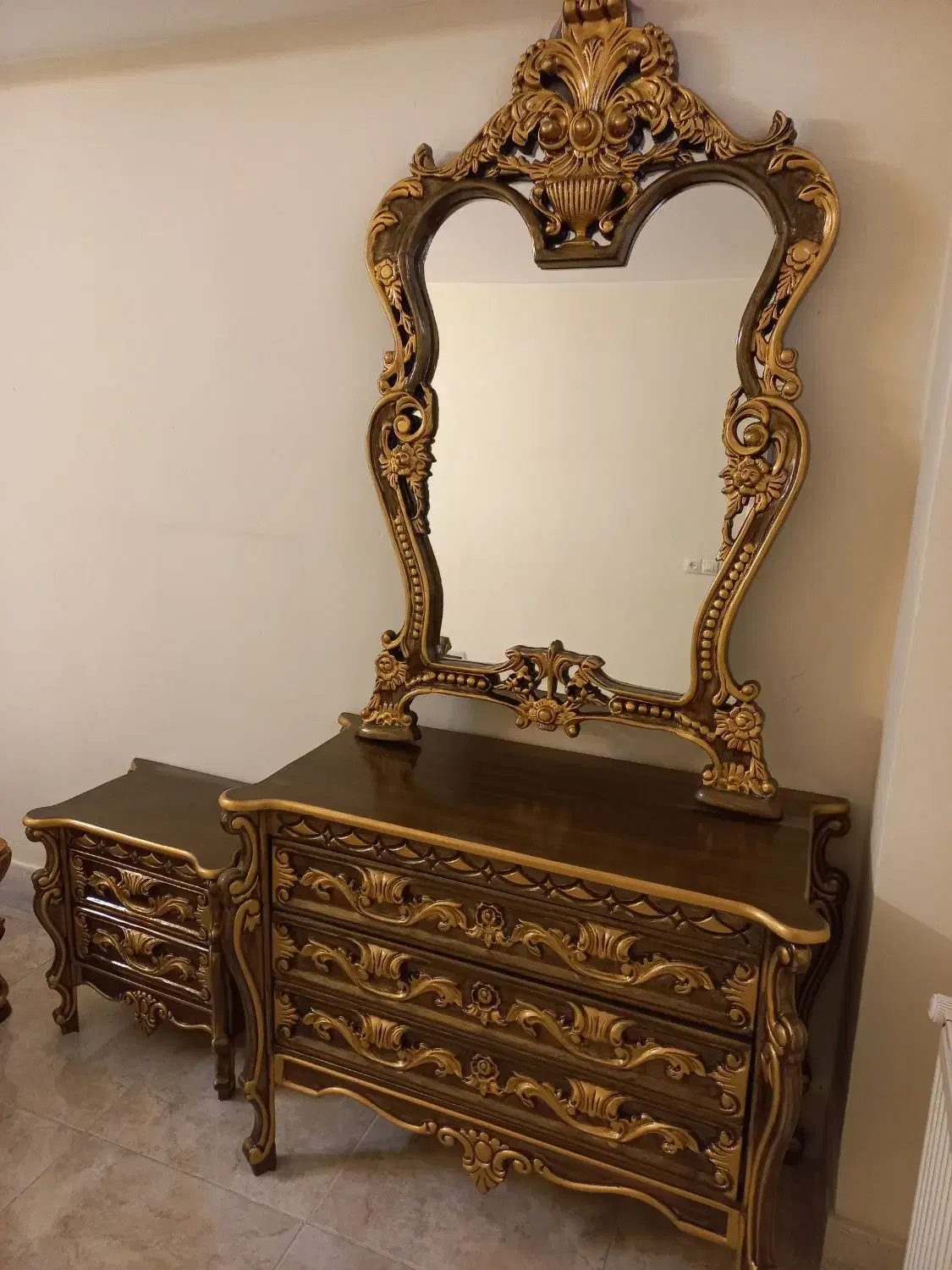 سرویس خواب دو نفره|تخت و سرویس خواب|اصفهان, برازنده|دیوار