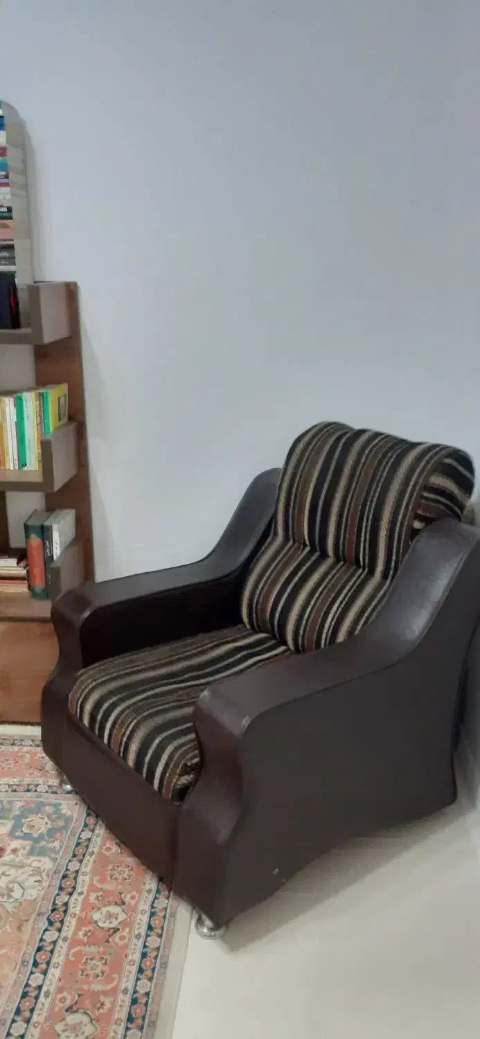 دو عدد مبل راحتی سایز بزرگ|مبلمان خانگی و میز عسلی|کرج, کیانمهر|دیوار